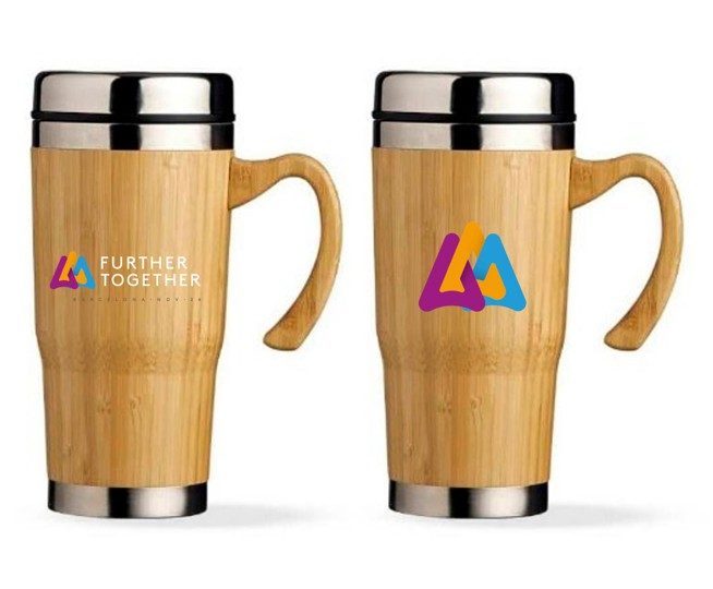 Further Together, Barcelona 2024: duas canecas de bambu com o logotipo Further Together