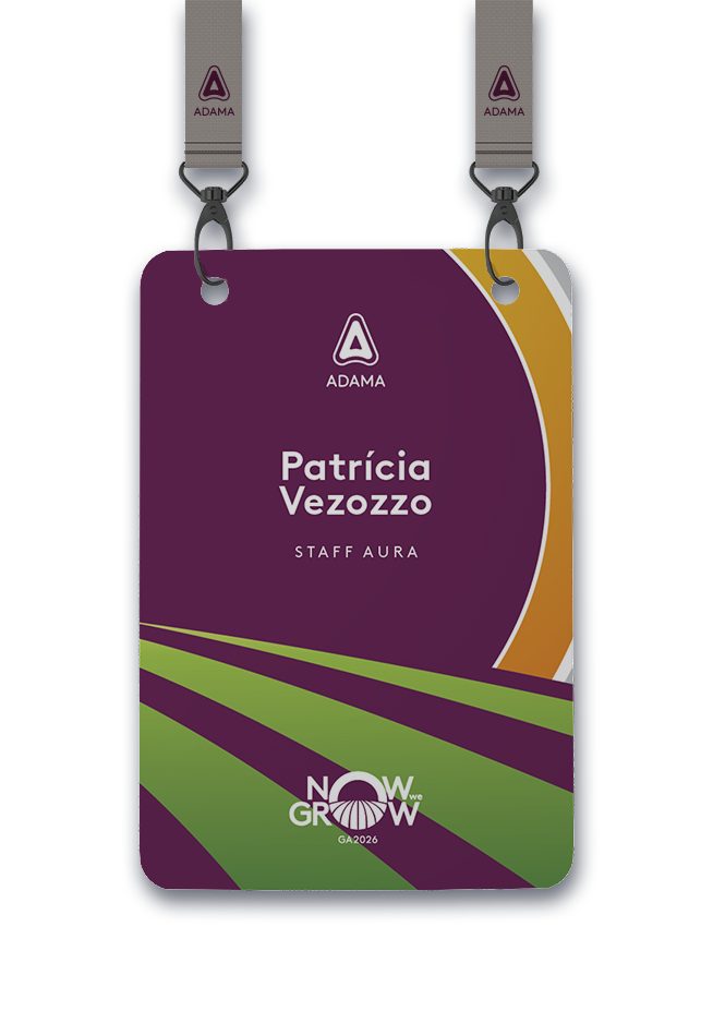 Now We Grow, Budapeste 2026: credencial de staff com cordão e a identidade do evento