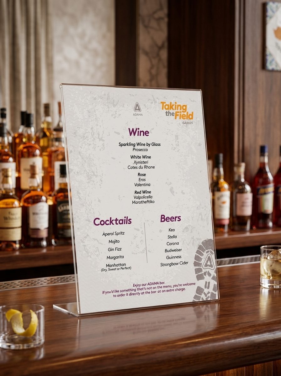 Take The Field, Pafos 2025: menu de bebidas com a identidade do evento, em um bar