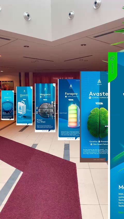 The Road, Lago di Garda 2023: corredor com banners verticais de produtos ADAMA e tapete vermelho