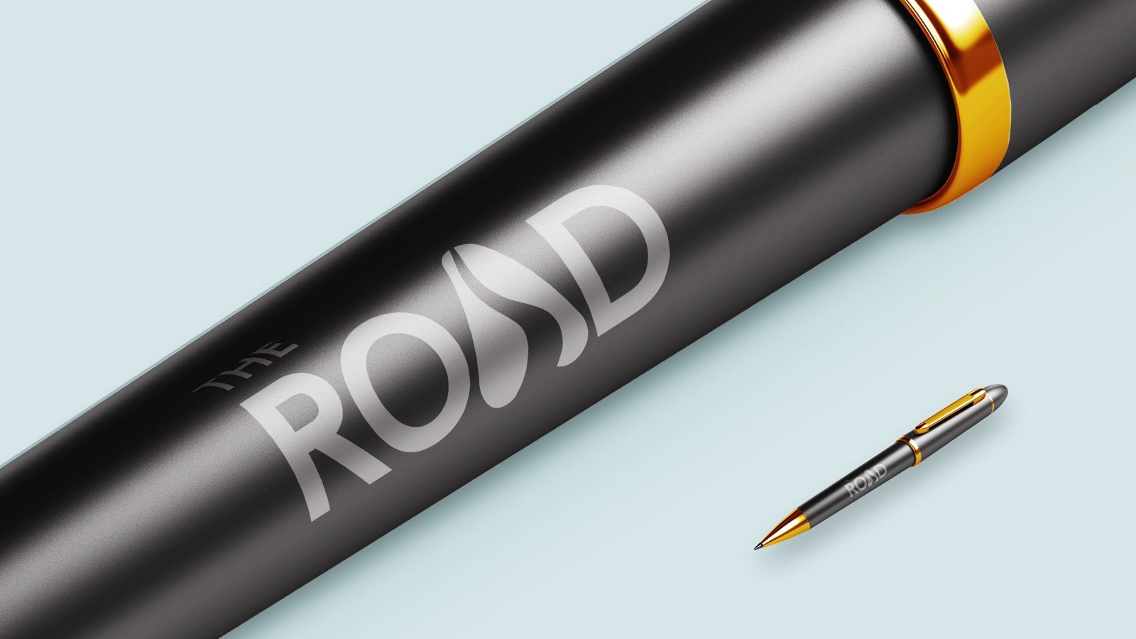 The Road, Lago di Garda 2023: detalhe de caneta preta com o logotipo The Road gravado
