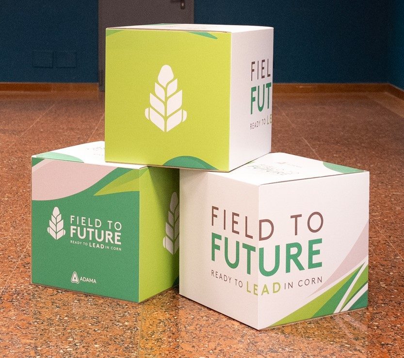 Field to Future, Milão 2026: cubos decorativos com a marca Field to Future