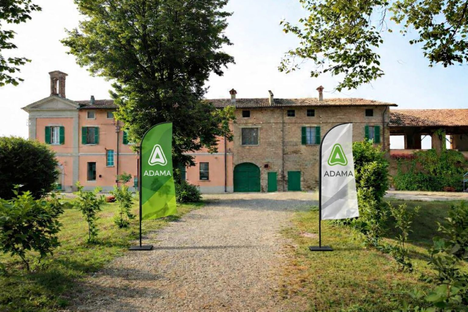 Field to Future, Milão 2026: bandeiras da ADAMA na entrada de uma casa de campo italiana
