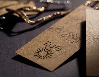 Züe: promo: etiqueta de papel kraft com o símbolo do sol e o nome Züe